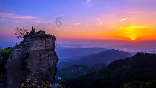 探索世界,与男的一眼喜欢上一个女的有什么表现?一起分享智慧